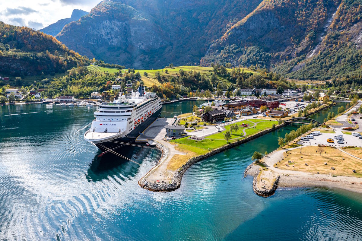 Nicko cruises: Cruise Travel Image RS    um   Flam    DJI 