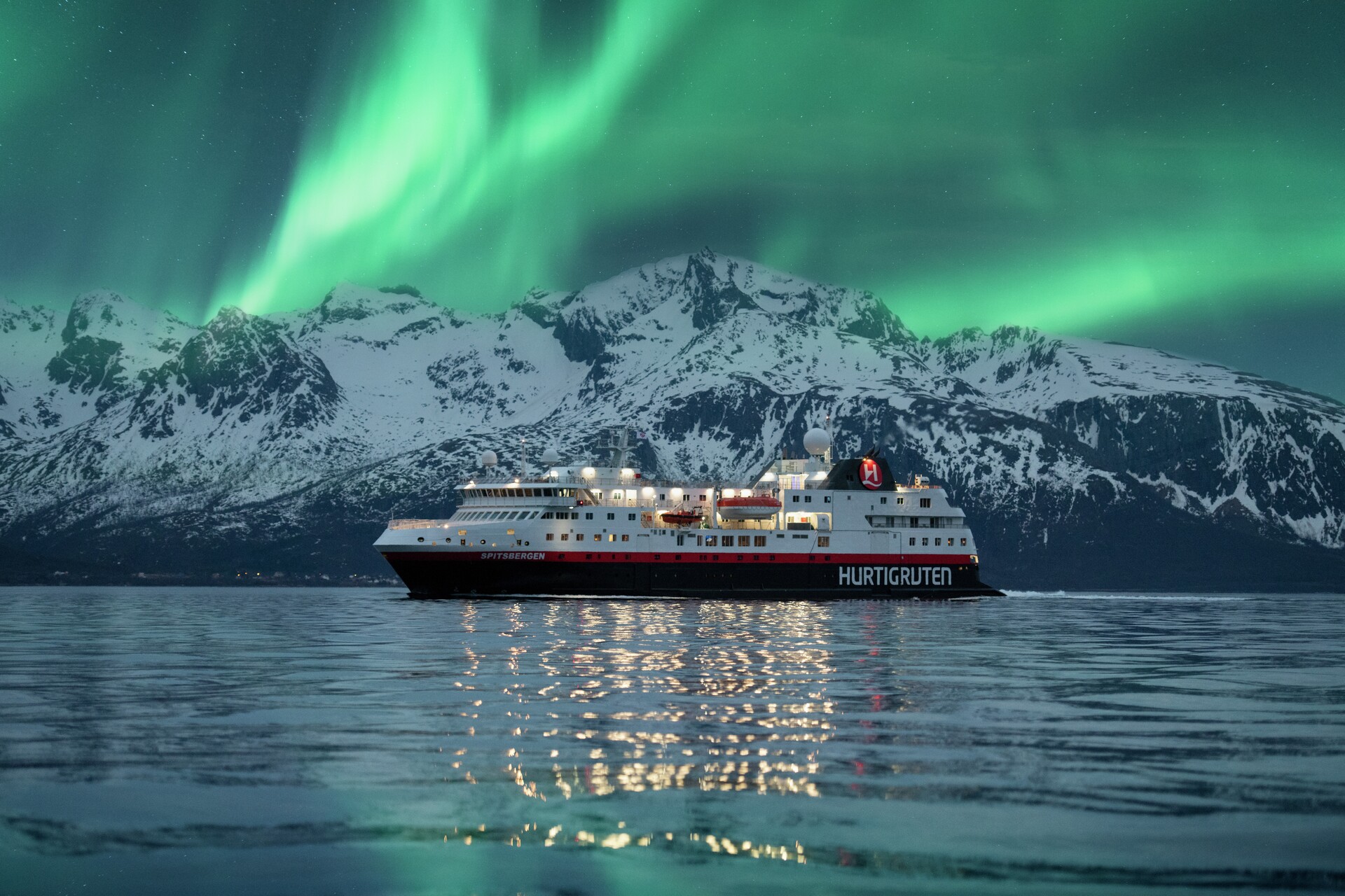 Hurtigruten: Northern lights Norway HGR   Photo Hege  Abrahamsen