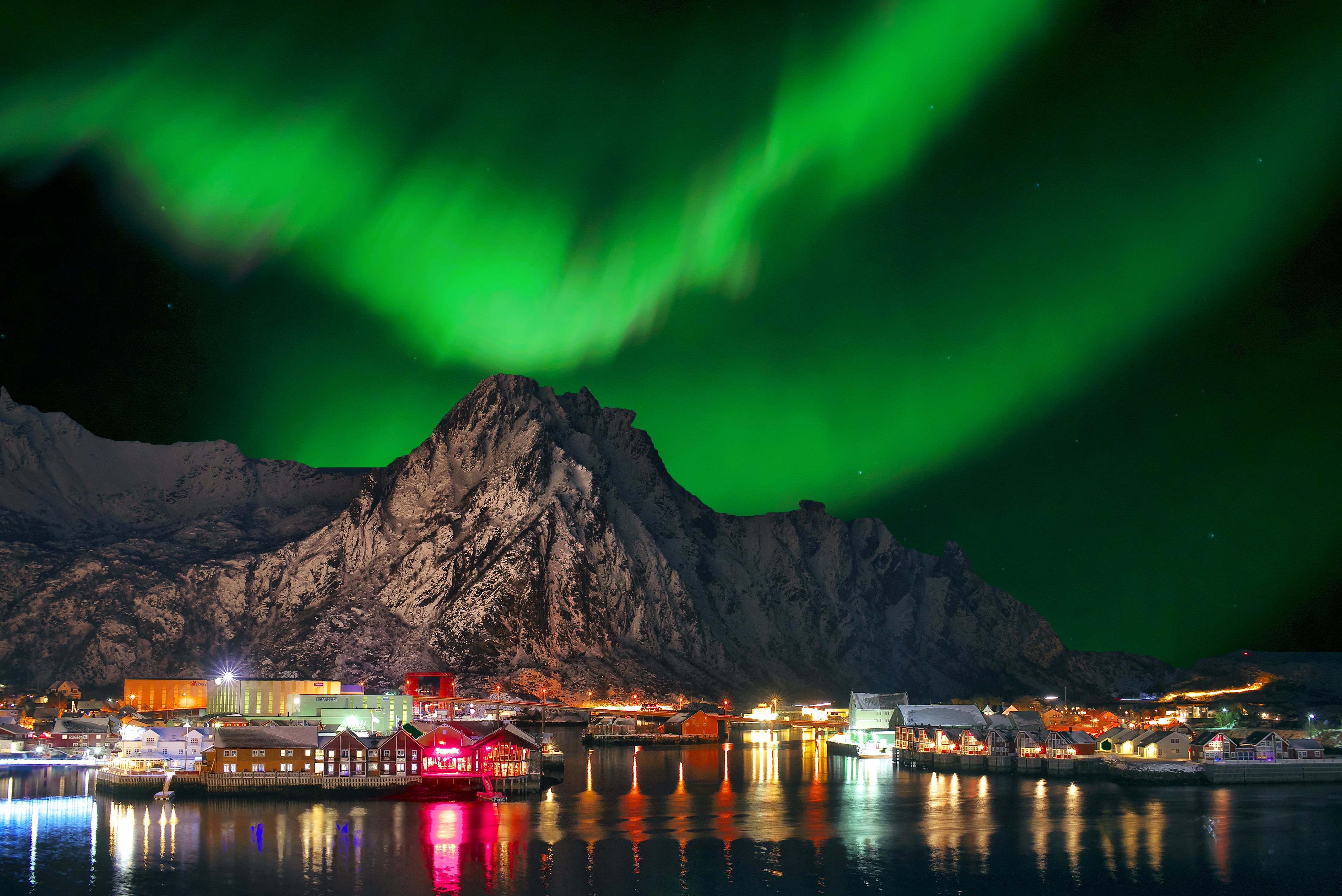 Hurtigruten: Northern lights Svolvar Norway HGR  Photo Photo Competition