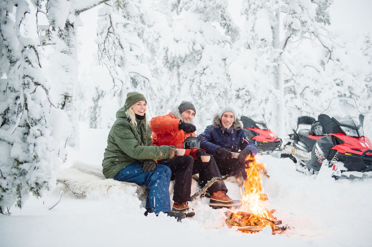 Nordlichter: snowmobile Juho Kuva visit finland