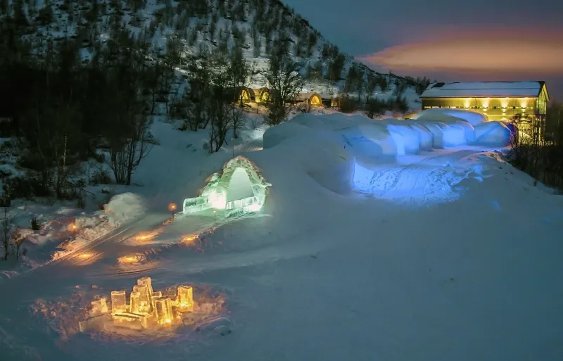 Havila: snowhotel kirkenes exterior light design ed